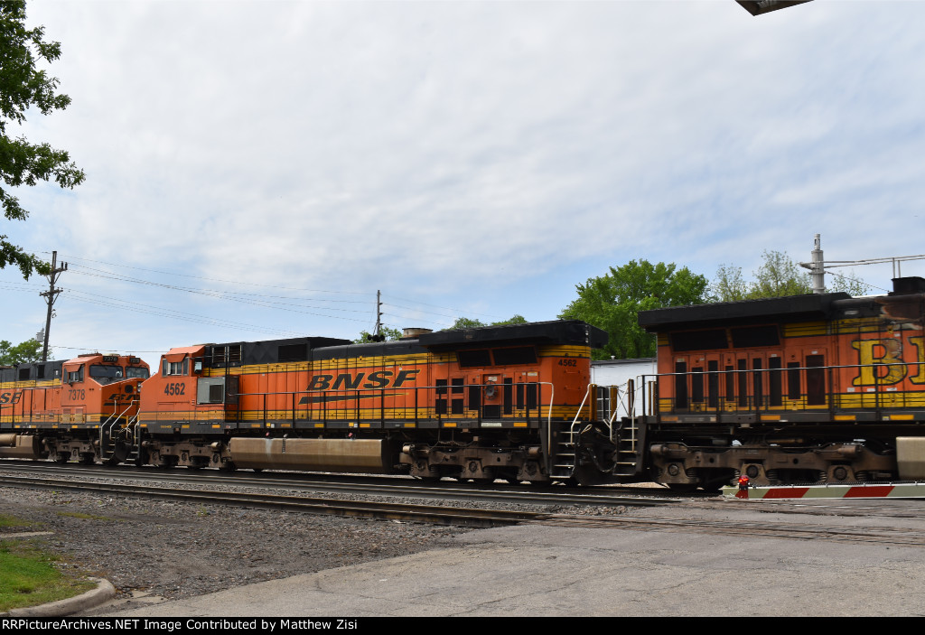 BNSF 4562